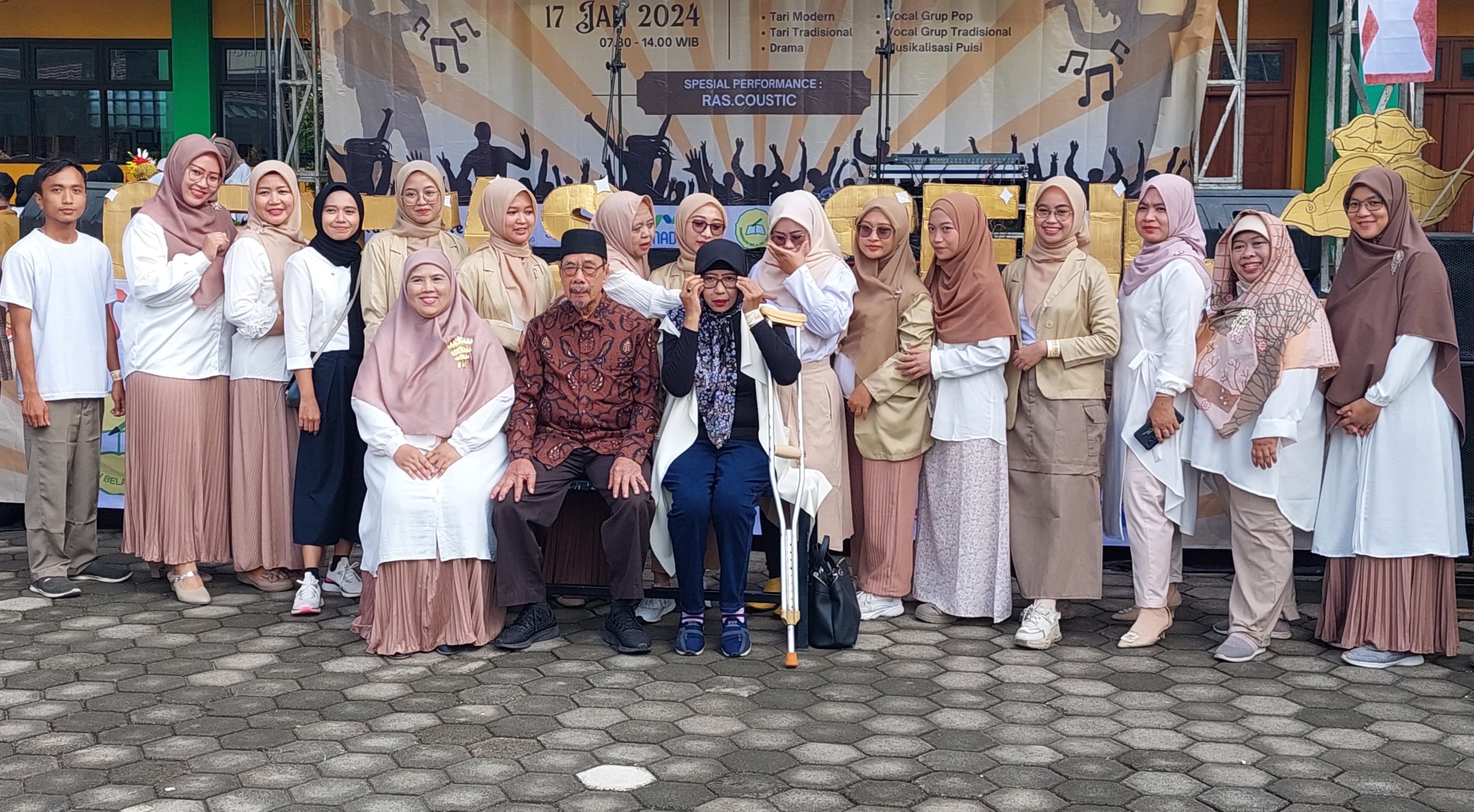 Kegiatan Pentas Seni SMP Pelita Atsiri