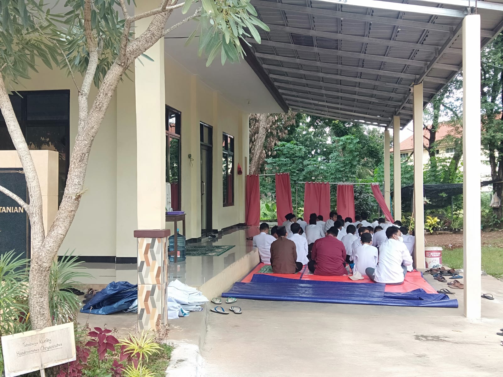 Sholat Jum'at Perdana di Musholla Baitu Nuri Al Aminah